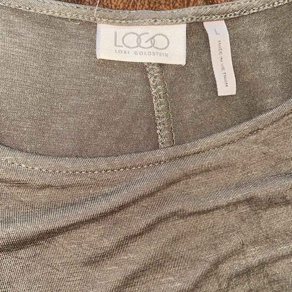 πLOGO by Lori Goldstein Slub Knit Short Sleeve Top with Asymmetric Hem ~ Olive - Picture 4 of 4